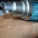 Swatch de peggy vanderhispallie : Hydro Boost®: Sérum perles booster survitaminé, Neutrogena