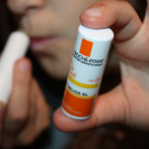 Swatch de peggy vanderhispallie : Anthélios XL Stick Lèvres, La Roche-Posay