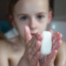 Swatch de peggy vanderhispallie : Pain nettoyant surgras XeraCalm A.D., Avène