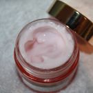 Swatch de peggy vanderhispallie : Baume de rosée ré-hydratant 48h et régénérant nuit Rosa Angelica, Sanoflore