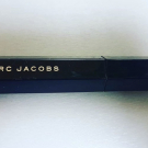 Swatch de Mariamakeup : Velvet Noir - Mascara Volume Spectaculaire, Marc Jacobs Beauty
