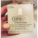 Swatch de NerBeauty : Moisture Surge Extended Thirst Relief - Gel Crème Désaltérant Intense Peaux Déshydratées, Clinique