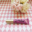 Swatch de Aunatur-elle : Melted - Rouge à lèvres liquéfié longue tenue, Too Faced