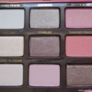 Swatch de Aunatur-elle : Sweet Peach Palette de fards à paupières, Too Faced