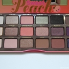 Swatch de Aunatur-elle : Sweet Peach Palette de fards à paupières, Too Faced