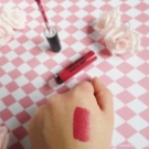 Swatch de Aunatur-elle : Rouge à lèvre liquide mat, Ofra