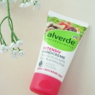 Swatch de Aunatur-elle : Crème pour les mains à la grenade et au beurre de karité, Alverde