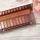 Swatch de Aunatur-elle : Naked Heat Palette de fards à paupières, Urban Decay
