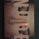 Swatch de Liladu54 : The New Nude Palette - Palette de fards à paupières, Huda Beauty