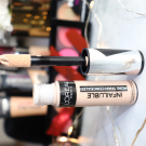 Swatch de veryjuly : INFAILLIBLE MORE THAN CONCEALER Correcteur et Fond de Teint 2 en 1, L'Oréal Paris
