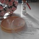 Swatch de the beauty game : Stay Matte Poudre compacte Matifiante, Rimmel London