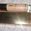 Swatch de Vmell : Touche Éclat Le Teint - Fond de Teint, Yves Saint Laurent