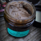 Swatch de Flor Bela : Masque Purifiant Visage au Charbon de Bois de l'Himalaya, The Body Shop