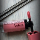 Swatch de Flor Bela : Rouge Edition Velvet, Bourjois