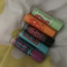 Swatch de Yamss : Baby Lips Baume à Lèvres Teinté, Maybelline New York