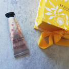 Swatch de Les bons plans de Laura : Crème Mains Fleurs de Cerisier, L'Occitane