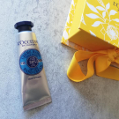Swatch de Les bons plans de Laura : Crème Mains Karité, L'Occitane