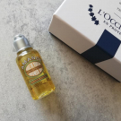 Swatch de Les bons plans de Laura : Huile de Douche Amande, L'Occitane
