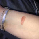 Swatch de Byliaa : Gloss Bomb Universal Lip Luminizer - Enlumineur à Lèvres Universel, Fenty Beauty by Rihanna