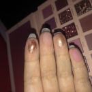 Swatch de Byliaa : The New Nude Palette - Palette de fards à paupières, Huda Beauty