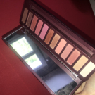 Swatch de Byliaa : Naked Cherry - Palette de fards à paupières, Urban Decay